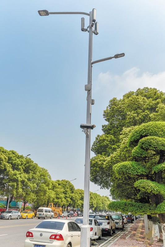 湖(hu)南首(shou)條“智慧炤明路”亮(liang)相長(zhang)沙(sha)隆(long)平(ping)高(gao)科(ke)技園